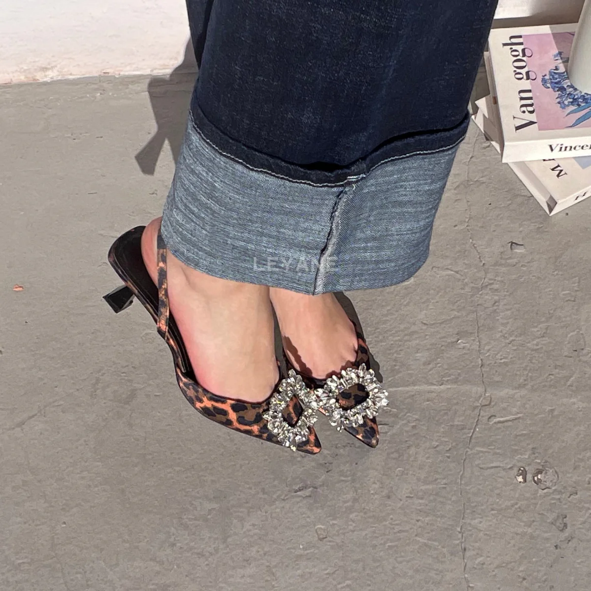 Escarpin mi-talons avec motif Léopard